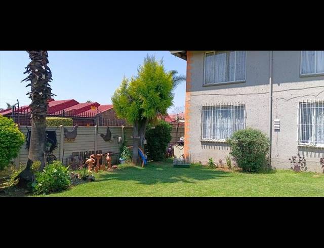 2 BEDROOM TOWNHOUSE FOR SALE IN GLEN MARAIS